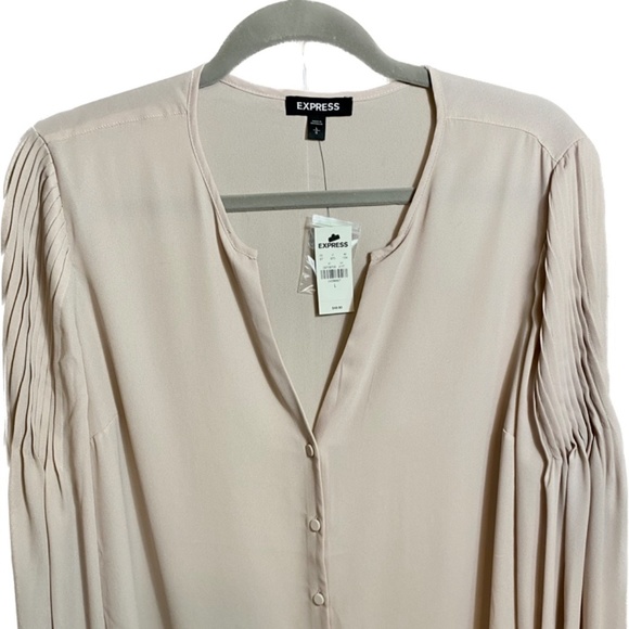 Express pleated sleeve buttoned down blouse - Picture 2 of 4